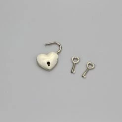 Streetgarm Heart Lock Choker